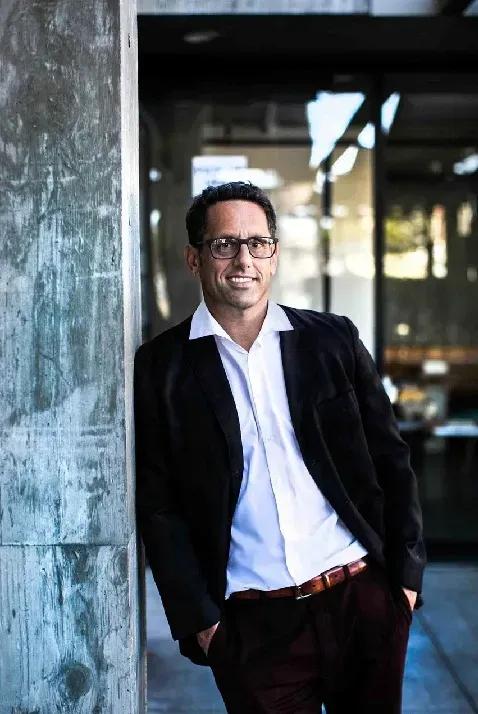 Noam Glick Entorno: Examining Accountability in Employment and Regulatory Law